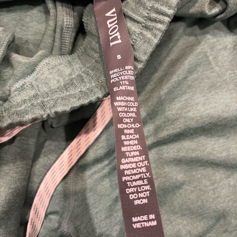 Womens Vuori performance joggers